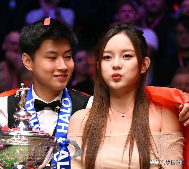 赵心童夺冠与女友合影  家世都不一般