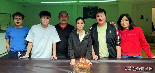 赵心童夺冠与女友合影  家世都不一般