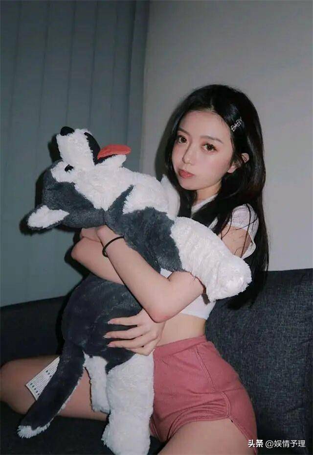 赵心童夺冠与女友合影  家世都不一般