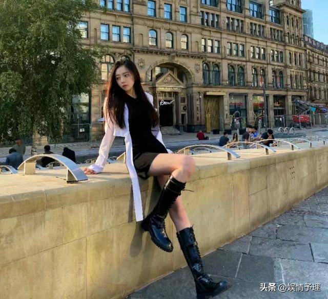 赵心童夺冠与女友合影  家世都不一般