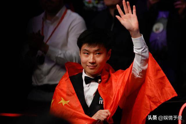 赵心童夺冠与女友合影  家世都不一般