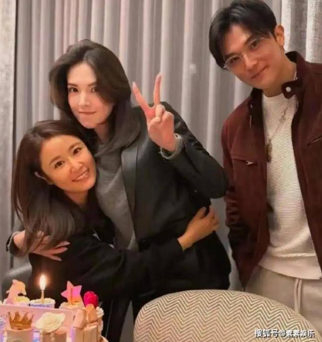 林心如霍建华带女儿出门，霍建华变成“女儿控”