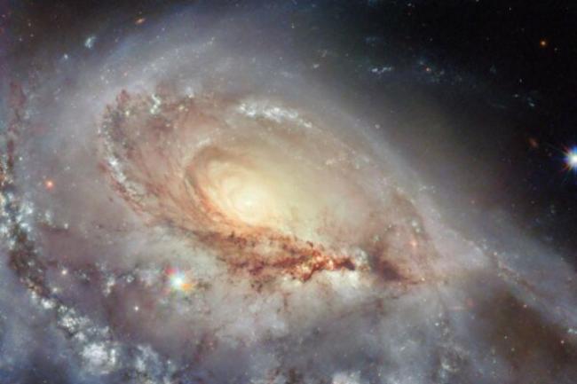 一条旋臂伸向地球  NASA公布特殊星系