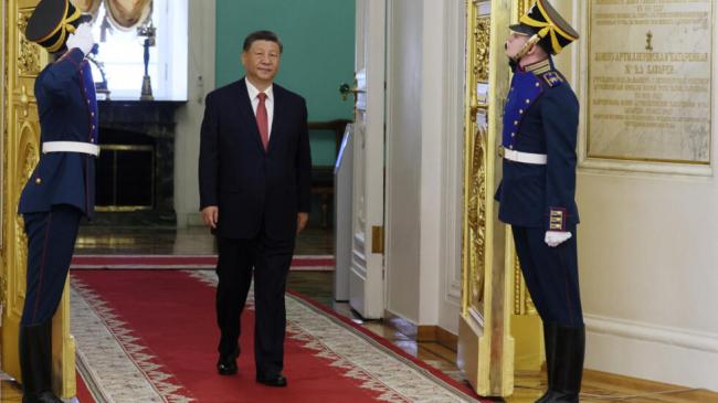 压轴登场、长长红地毯....习在莫斯科享尽荣耀