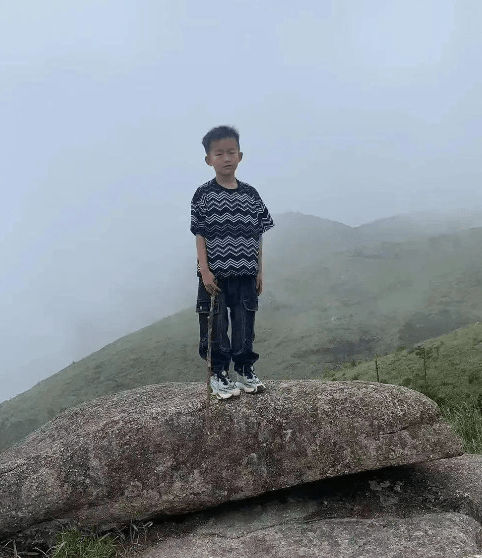 福建8岁男童登山失踪 千人昼夜搜1800米险峰未果