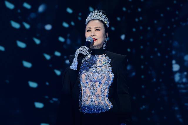78岁著名港星上海开演唱会！无儿女的她拼命赚钱