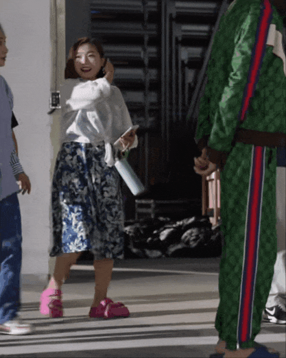 78岁著名港星上海开演唱会！无儿女的她拼命赚钱