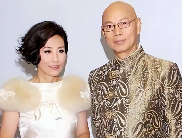 78岁著名港星上海开演唱会！无儿女的她拼命赚钱