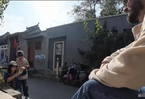 美国博主第一次来中国后直言：到处充满“危险”