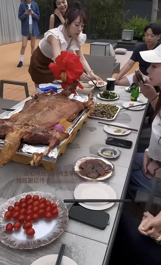 汪小菲婚房曝光！院子超大装修豪华，曝婚礼菜单
