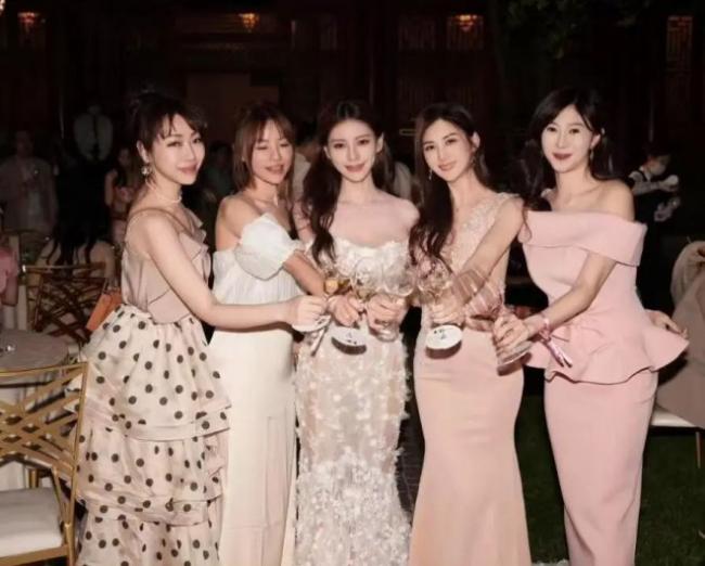 汪小菲婚房曝光！院子超大装修豪华，曝婚礼菜单