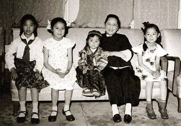 宋庆龄养女去世 病因曝光 生前烟不离手