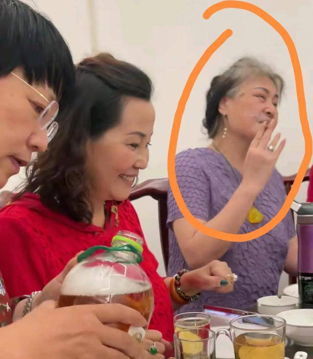 宋庆龄养女去世 病因曝光 生前烟不离手