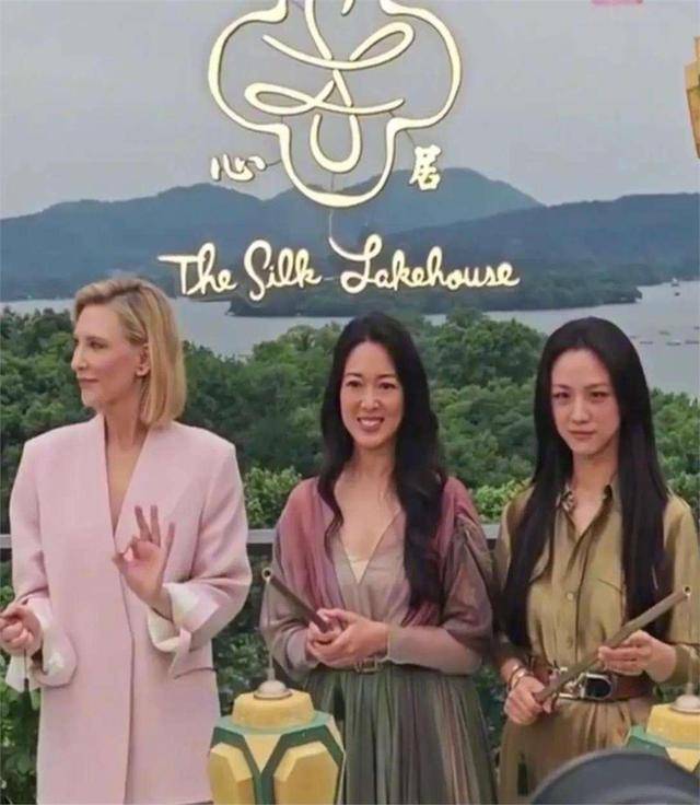 刘嘉玲现身杭州香格里拉，59岁露点多惹争议