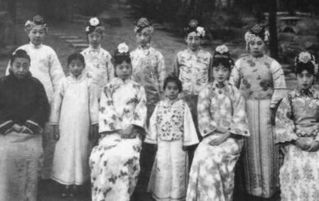 别被电视剧骗了揭秘古代大小老婆间的相处之道