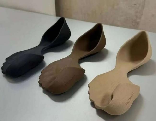巴黎世家“光脚鞋”比中产“漏乳装”还炸裂