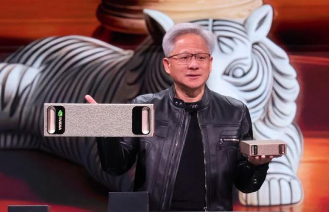 被酸“皮衣款式过时了” 黄仁勋神回复笑翻全场