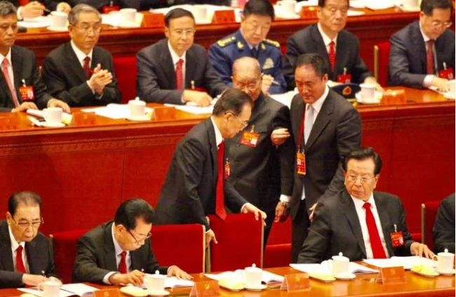 真正能撼动习的老人 是他们几个