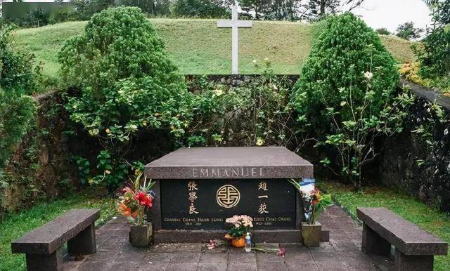 赵一荻有多美？16岁时在香山留影，美若天仙