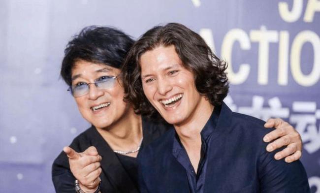 周华健混血儿子官宣大婚! 新娘身材火辣旗袍抢镜 周华健混血儿子官宣大婚! 新娘身材火辣旗袍抢镜