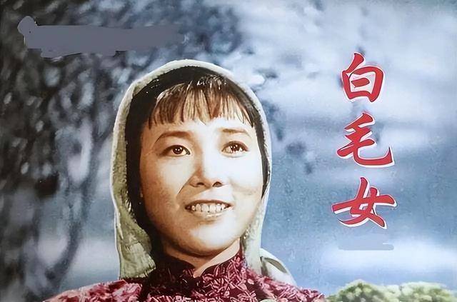 张凯丽探望97岁田华，老破小屋内堆满杂物