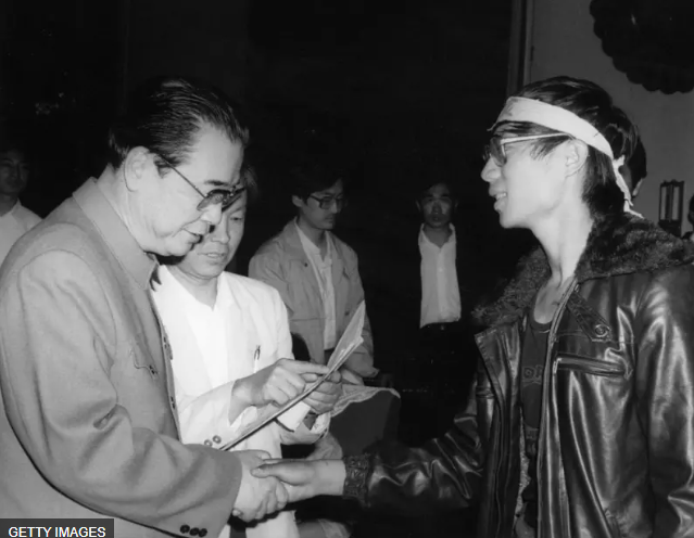 8964，王丹吾尔开希与李鹏对话争论点是什么？