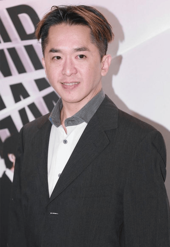 “现代韦小宝”坐公交车被偶遇，最穷时只有一亿