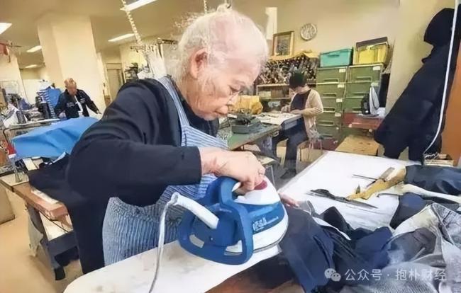崩溃中：一年消失一个县的人口