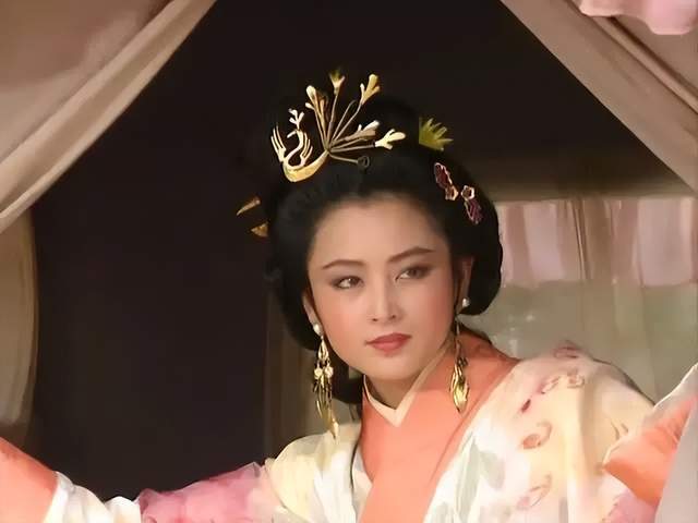 陈红和周海媚1996年合影，才懂什么是一眼万年