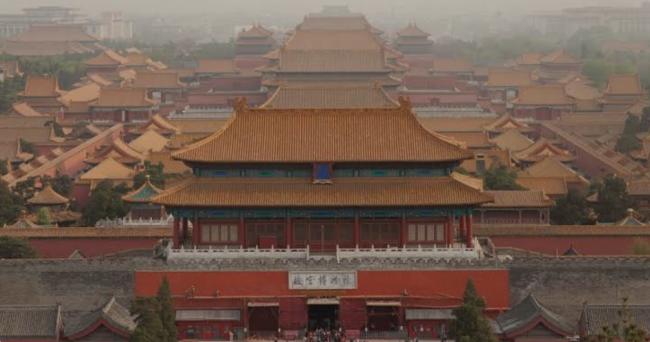中国一代文豪九次自杀未死：斧子劈头、铁钉刺耳