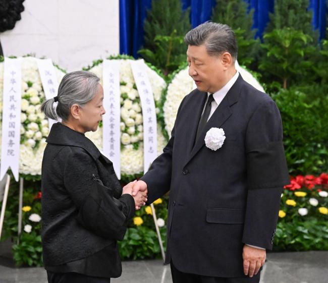 中共评许其亮:始终与党中央高度一致