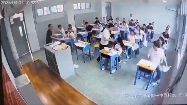 被高考逼疯?山东考场男生崩溃满场撕考卷