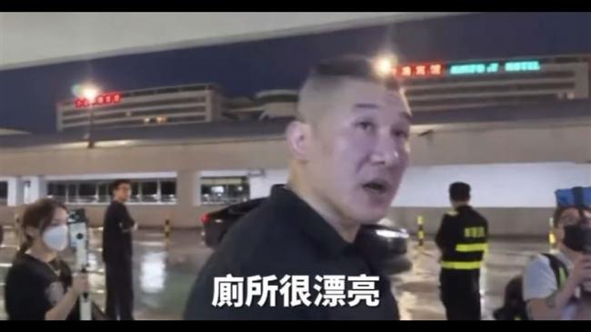 反共台湾网红抵上海狂赞 中国网友:一群神经病 反共台湾网红抵上海狂赞 中国网友:一群神经病