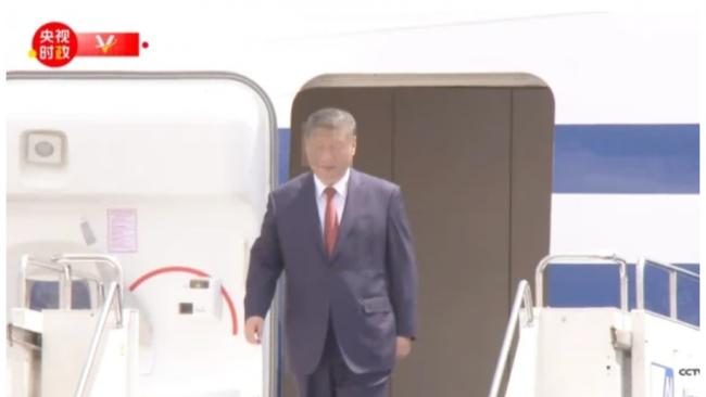 出事了？习访中亚没带彭 央视剪掉下飞机过程
