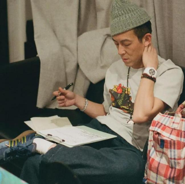 陈冠希日航头等舱内发飙! 怒斥机组: 凭什么日本人先下飞机? 我会让你丢工作 陈冠希日航头等舱内发飙! 怒斥机组: 凭什么日本人先下飞机? 我会让你丢工作