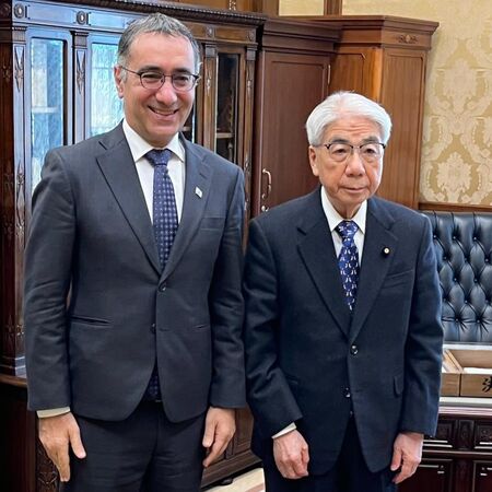 批以是纳粹，中以外交官掀起骂战