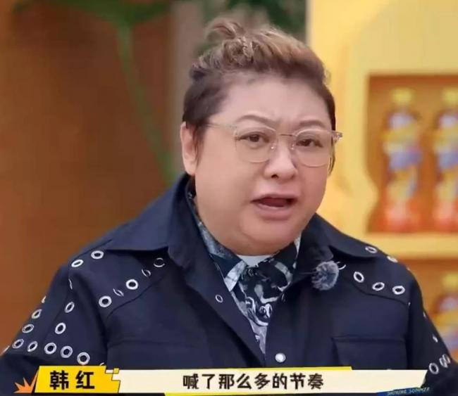 韩红发飙 当场痛斥歌手耳机里都是提示音 韩红发飙 当场痛斥歌手耳机里都是提示音