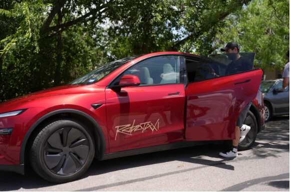 Robotaxi登场  马斯克下一个万亿赛道