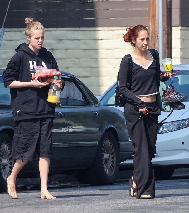 安吉丽娜朱莉的19岁亲生女亮相 曝已和恋人同居 安吉丽娜朱莉的19岁亲生女亮相 曝已和恋人同居