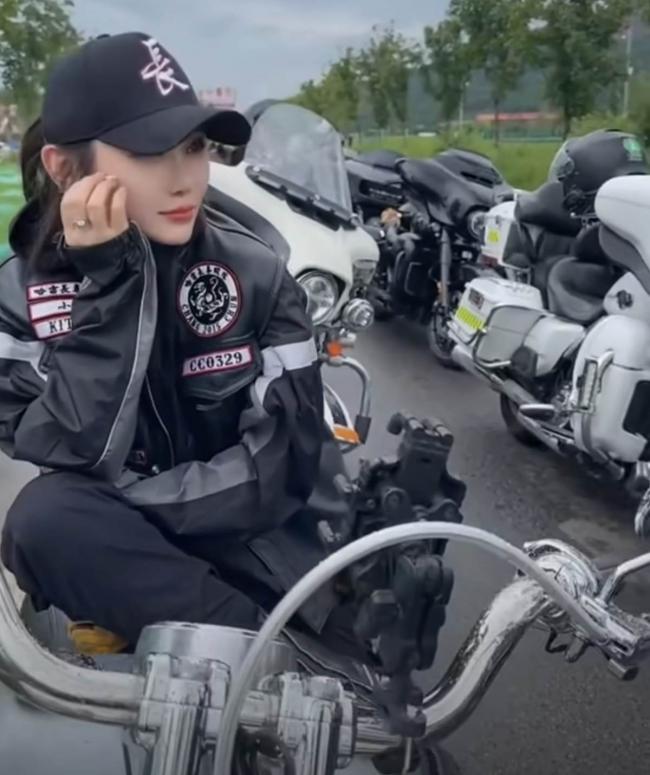 最美女骑士！35岁机车网红高速公路自撞身亡