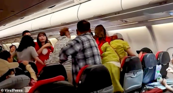 空中惊魂 中国旅客机舱互殴原因竟是…