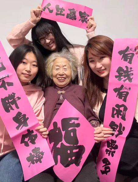 1000万人围观，网瘾奶奶去世了
