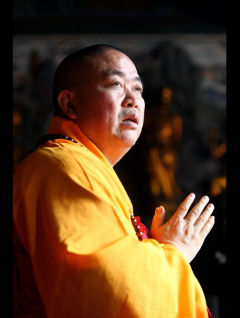 “高僧”堕落 真相却比腐败更刺眼 “高僧”堕落 真相却比腐败更刺眼