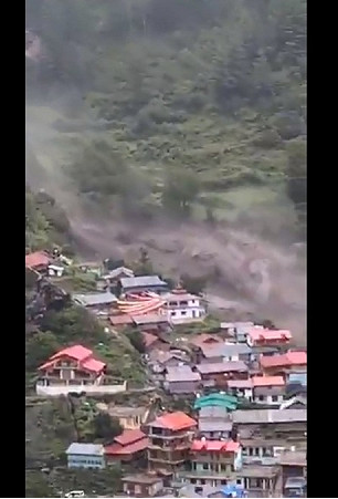 画面惊心动魄  印度山洪突袭观光胜地