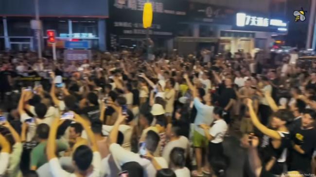 江油霸凌事件引发大规模抗议 遭警方镇压