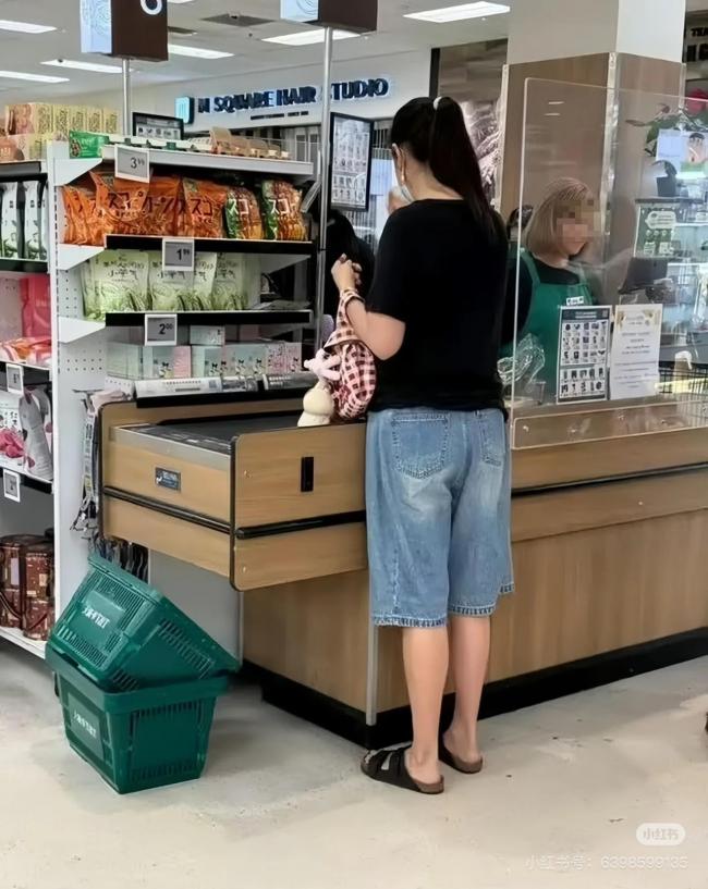 网友温哥华偶遇 58岁王祖贤真实状态曝光 网友温哥华偶遇 58岁王祖贤真实状态曝光