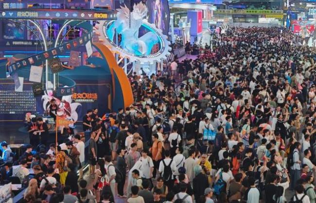 快熬不下去的中国牌店  终于等来腾讯大手救场