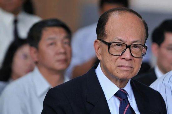 李嘉诚，这次嗅到了危险