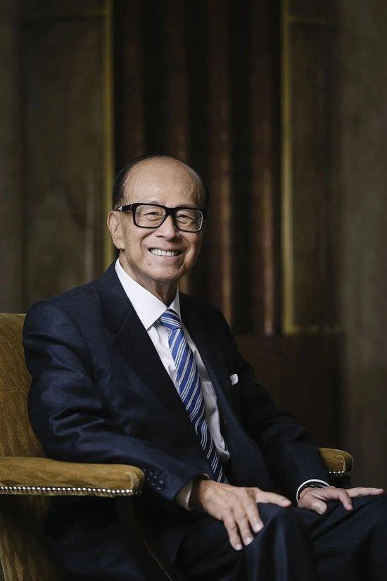 李嘉诚，这次嗅到了危险