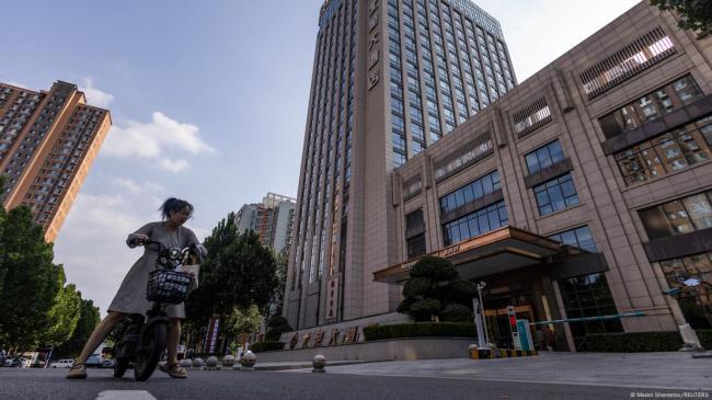 活下去！中国五星级酒店开始摆摊